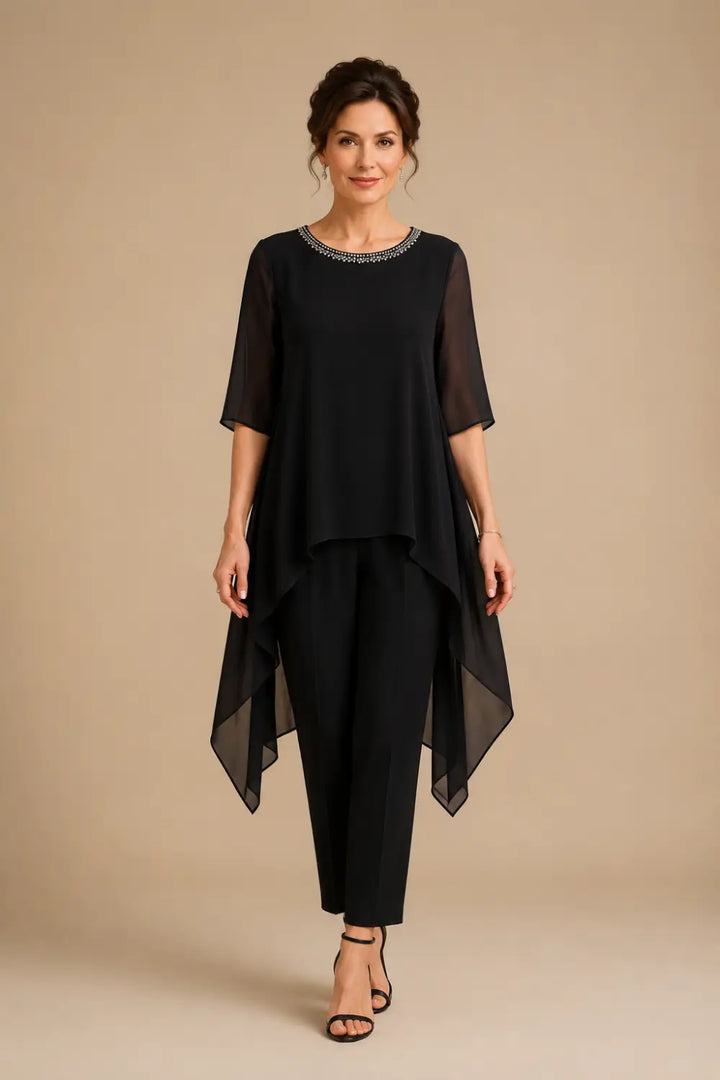 Completo In Chiffon A Strati Con Mantellina E Pantaloni A Gamba Larga