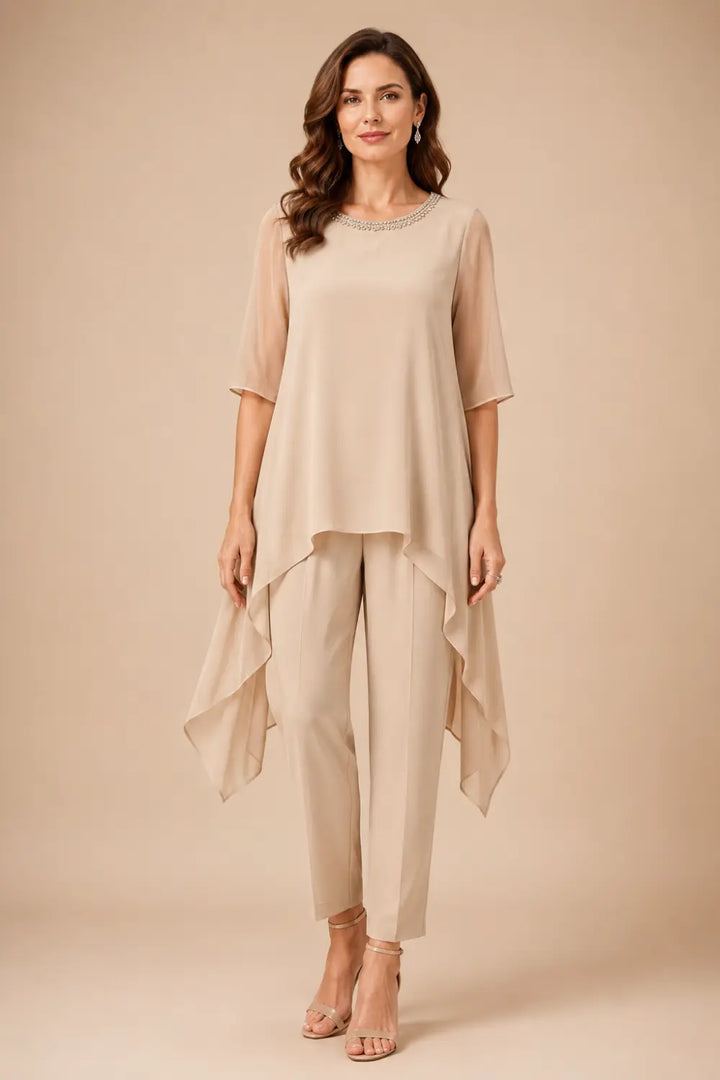 Completo In Chiffon A Strati Con Mantellina E Pantaloni A Gamba Larga