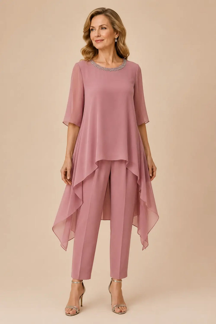 Completo In Chiffon A Strati Con Mantellina E Pantaloni A Gamba Larga