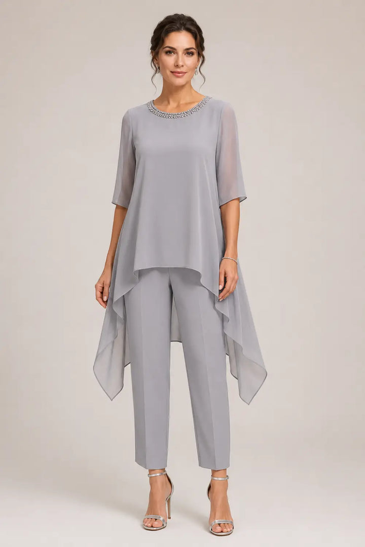 Completo In Chiffon A Strati Con Mantellina E Pantaloni A Gamba Larga