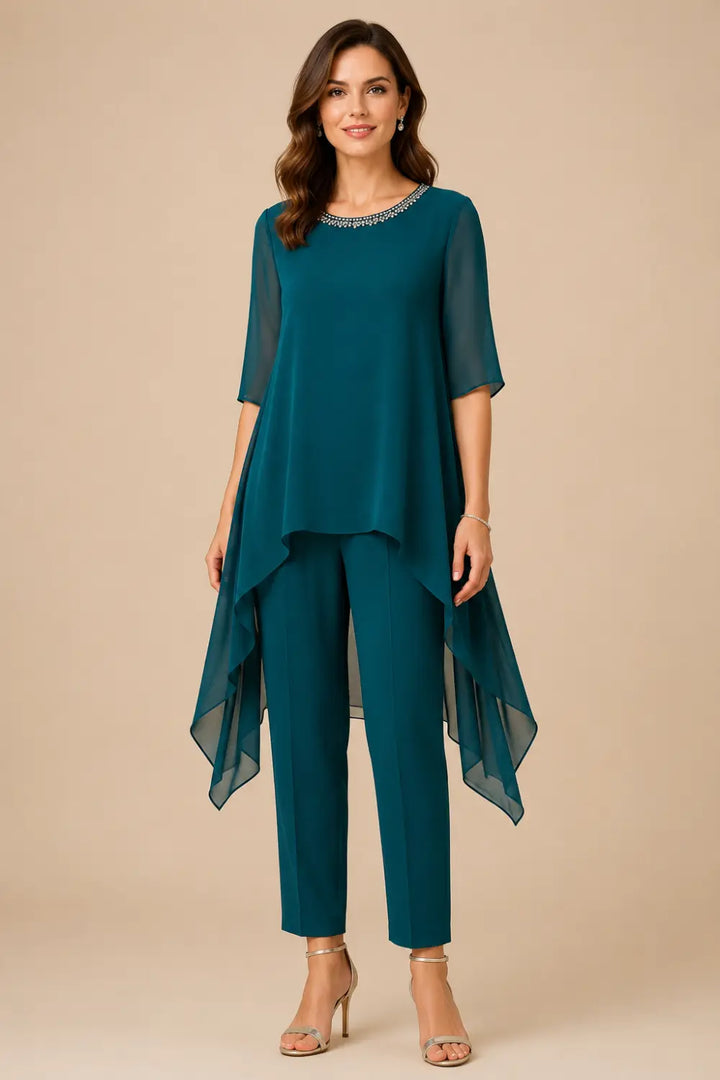 Completo In Chiffon A Strati Con Mantellina E Pantaloni A Gamba Larga